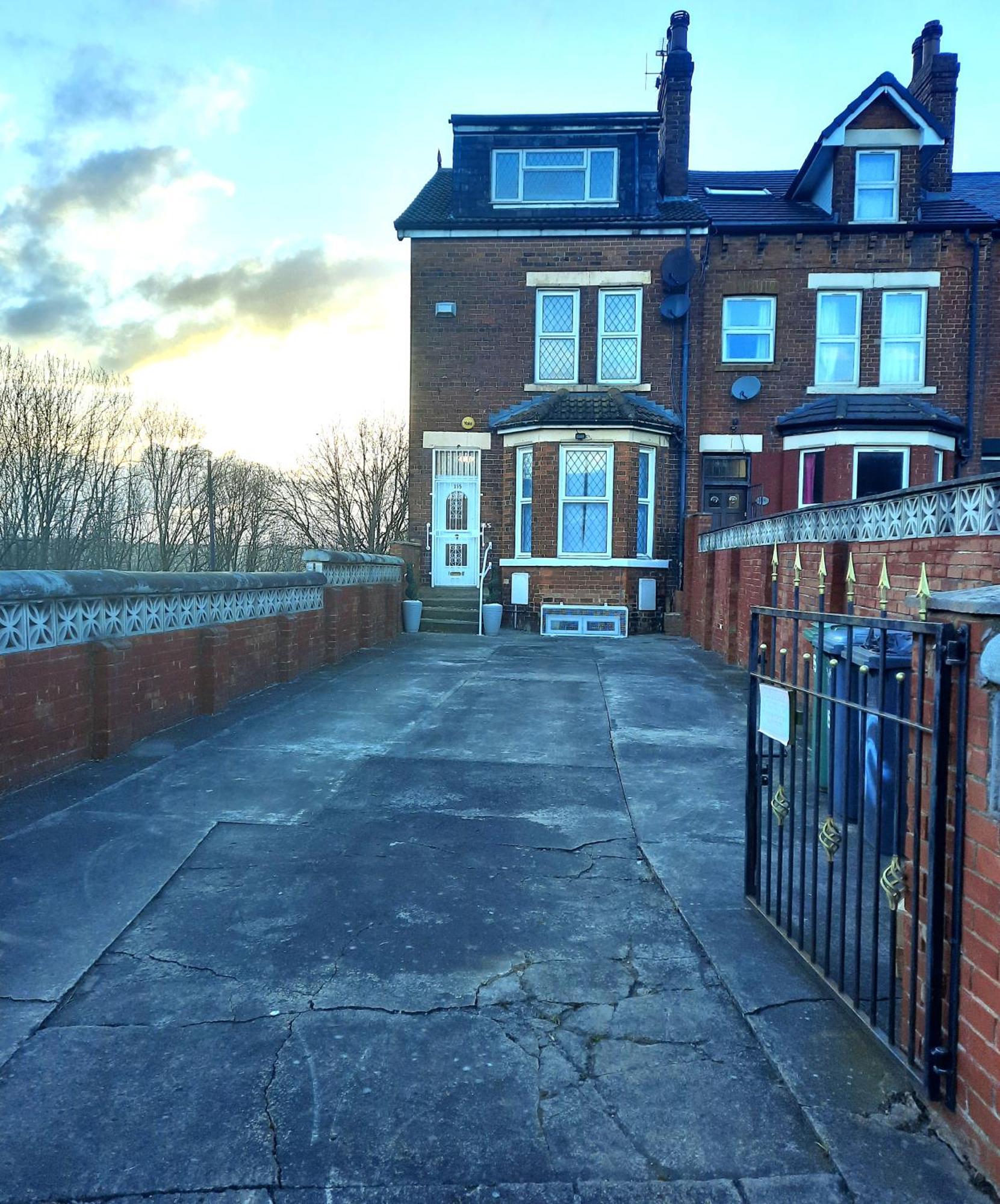 Home In Woodhouse, Leeds,Free 4 Car Parking,Free Wifi Leeds  Exterior foto