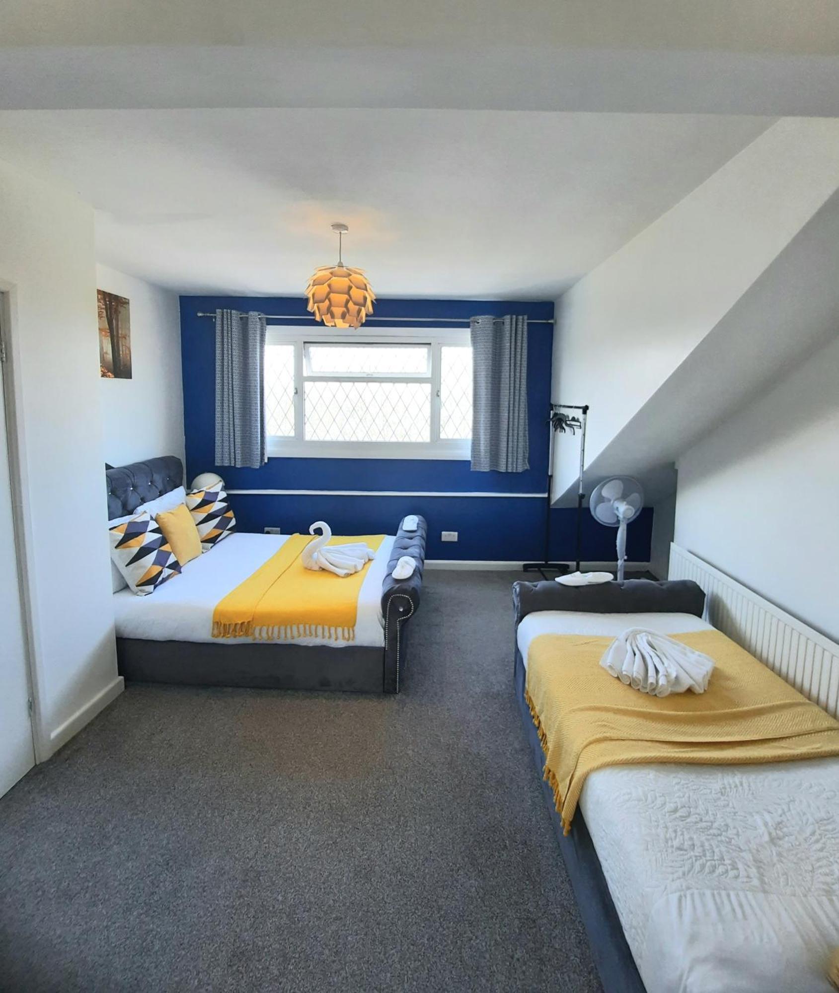 Home In Woodhouse, Leeds,Free 4 Car Parking,Free Wifi Leeds  Exterior foto